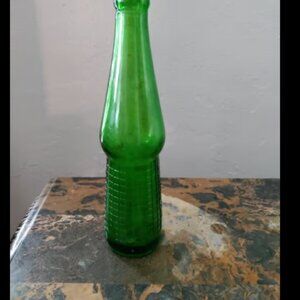 VINTAGE 10OZ CANADA DRY GREEN GLASS SODA BOTTLE